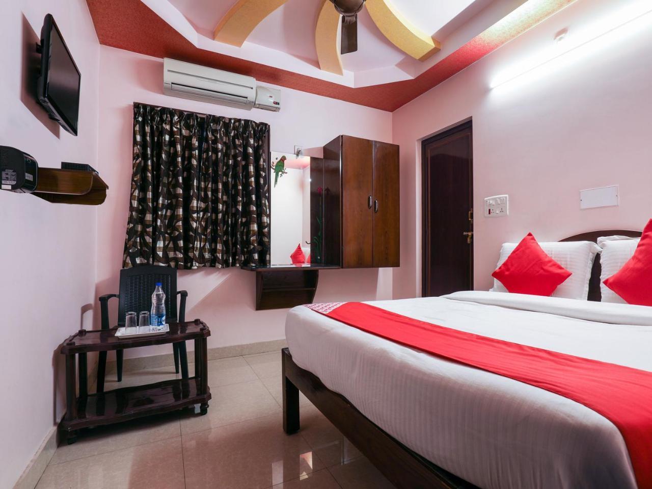 Oyo 10711 Hotel Nsnr Residency Visákhapatnam Kültér fotó