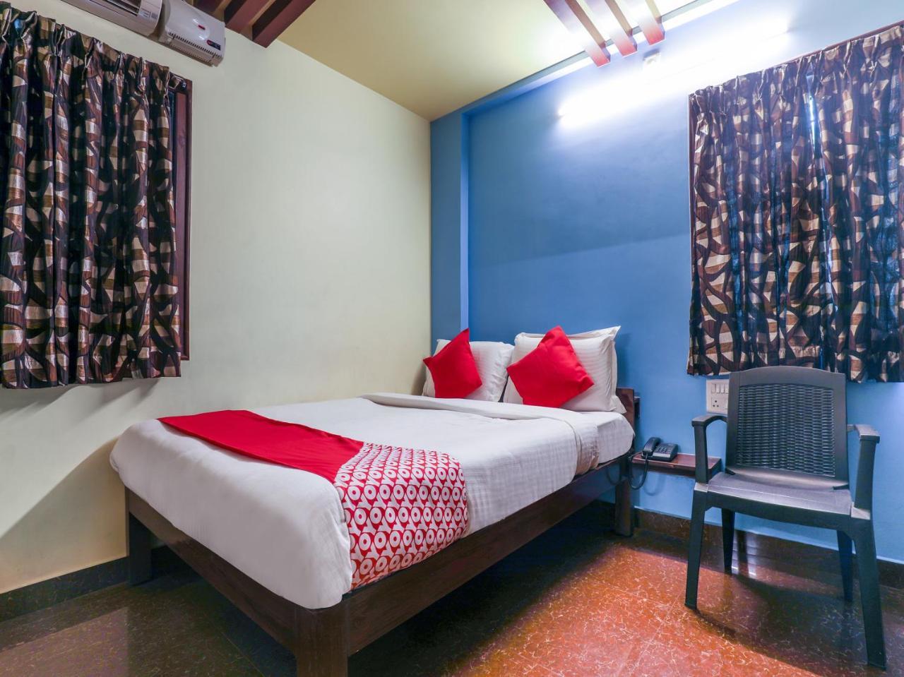 Oyo 10711 Hotel Nsnr Residency Visákhapatnam Kültér fotó