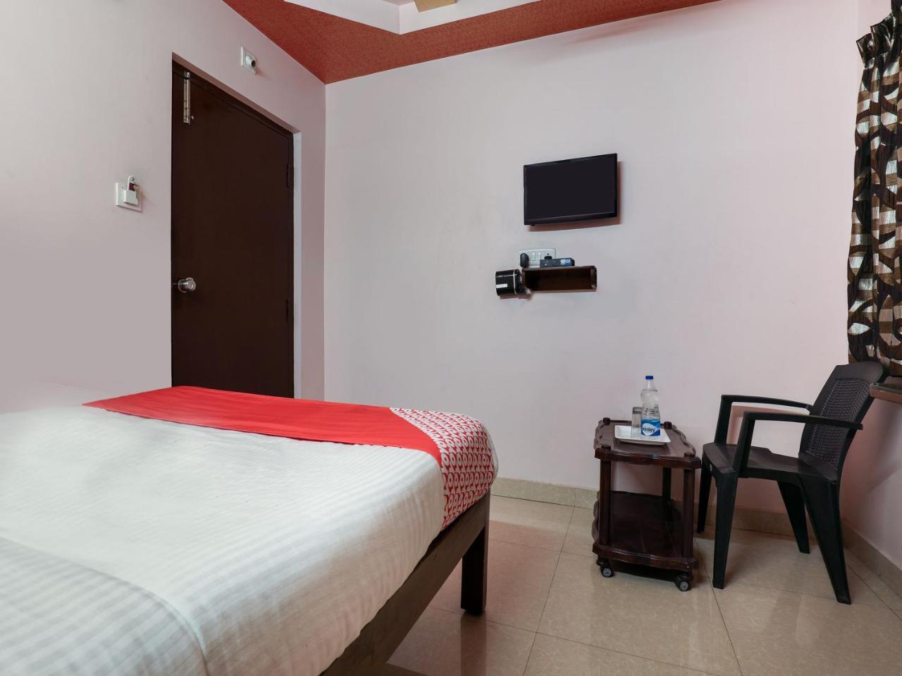 Oyo 10711 Hotel Nsnr Residency Visákhapatnam Kültér fotó